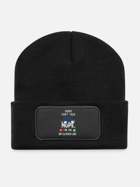 Niedlicher Pinguin Sleepy Callout Design - Recycelte Patch Beanie - Schwarz