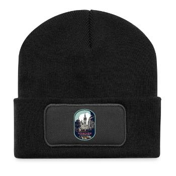Münchner Altstadt: Charme des Marienplatzes - Recycelte Patch Beanie - Schwarz - Vorne