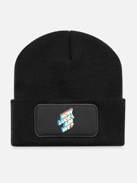 How Lucky Are We? | Retro Typografie Statement - Recycelte Patch Beanie - Schwarz