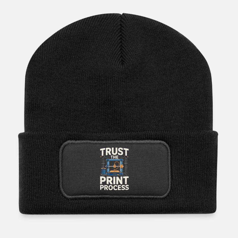  Trust The Print Process Lustiger 3D Druck Spruch - Recycelte Patch Beanie - Schwarz