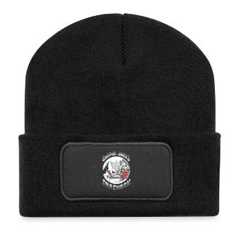 Wolf entspannt sich im Snōpack Jacks Snōshack - Recycelte Patch Beanie - Schwarz - Vorne