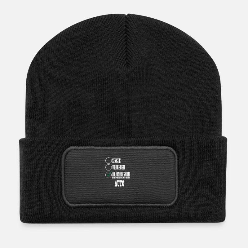 In einer Beziehung mit meinem Auto! - Recycelte Patch Beanie - Schwarz