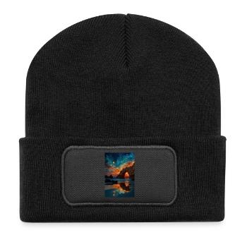 Mondbeschienener Bogen über dem Ozean - Recycelte Patch Beanie - Schwarz - Vorne