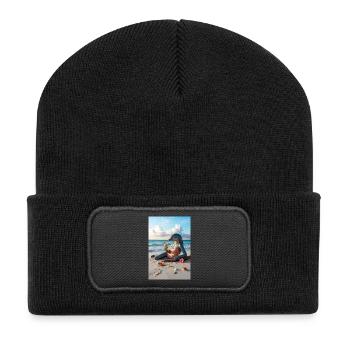 Humanoider Delfin am Strand - Recycelte Patch Beanie - Schwarz - Vorne
