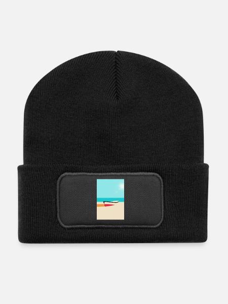 Boot am Strand – Sommer Sonne Meer - Recycelte Patch Beanie - Schwarz