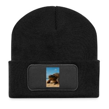 Turtle on beach in sunshine - Recycled Patch Beanie - black - Front