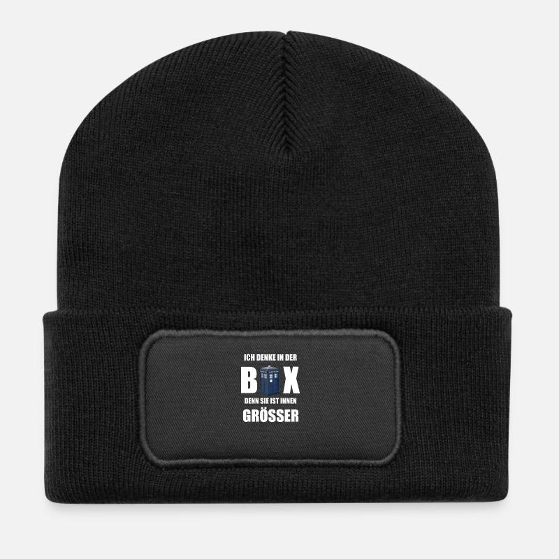Sie ist innen grösser - Recycelte Patch Beanie - Schwarz