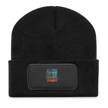 60 Ans – 720 Mois, 21915 Jours, 1,8 Milliard - Recycelte Patch Beanie - Schwarz - Vorne