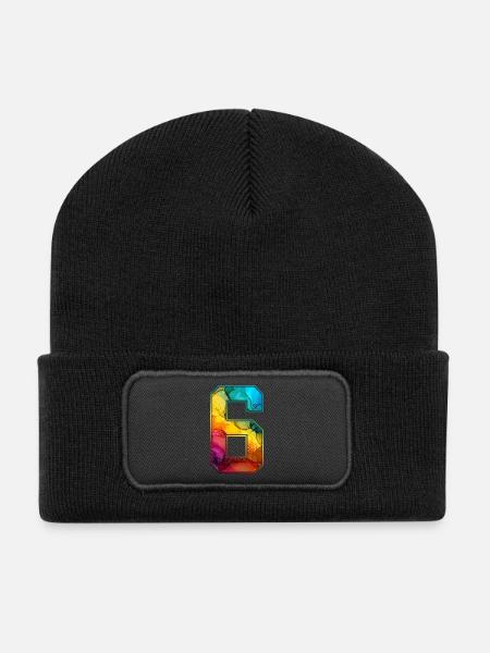 NR. 6 NUMMER 6 COLLEGE 6. GEBURTSTAG - Recycelte Patch Beanie - Schwarz