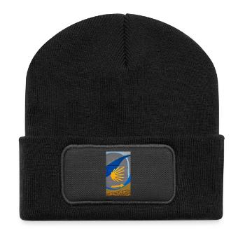 Goldene Strahlen auf urbanem Bogen - Recycelte Patch Beanie - Schwarz - Vorne