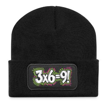 3x6=9 | Cooles Streetwear-Typo-Shirt - Recycelte Patch Beanie - Schwarz - Vorne