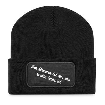 HN Diagonaler Script-Spruch  - Recycelte Patch Beanie - Schwarz - Vorne