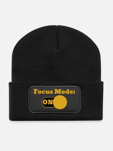 Fokusmodus beim Umschalten - Recycelte Patch Beanie - Schwarz