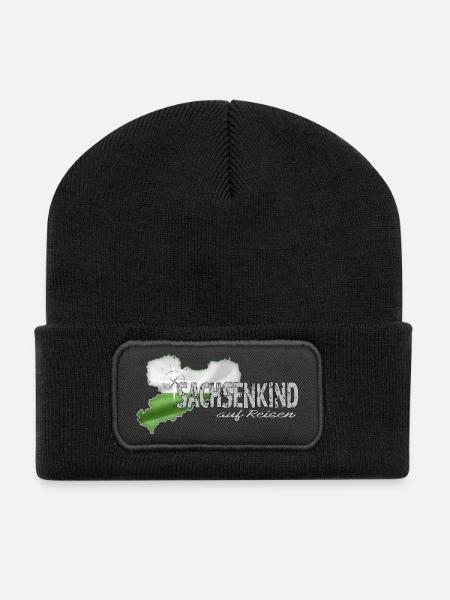 Sachsenkind auf Reisen - Sachsen - Dialekt Urlaub - Recycelte Patch Beanie - Schwarz