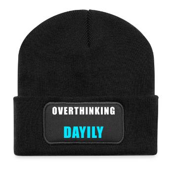 Overthinking Daily – Lustiges Humor Shirt - Recycelte Patch Beanie - Schwarz - Vorne