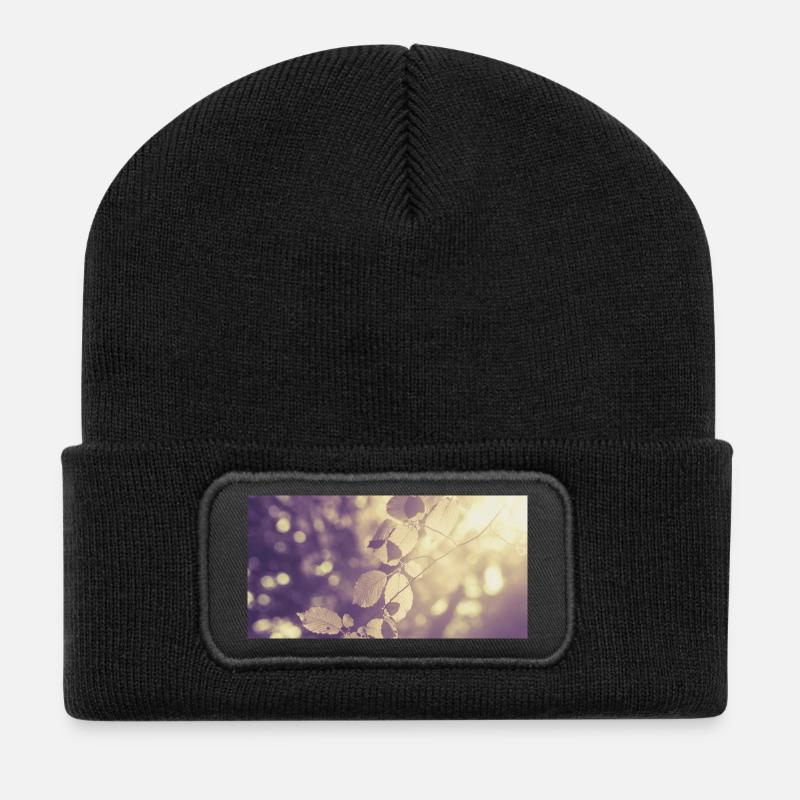 Zweig in Gegenlicht - Recycelte Patch Beanie - Schwarz