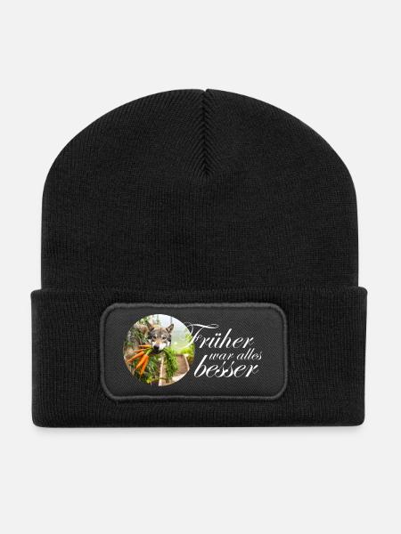 Hund Wolf mit Karotten Spruch Design witzig Nieder - Recycelte Patch Beanie - Schwarz
