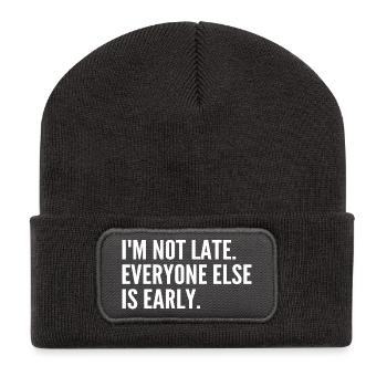 Ich bin nicht spät dran, die anderen sind voraus - Recycelte Patch Beanie - Dunkelgrau - Vorne