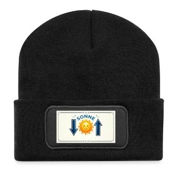 Minimalistische Balance: Sonne & Pfeile - Recycelte Patch Beanie - Schwarz - Vorne