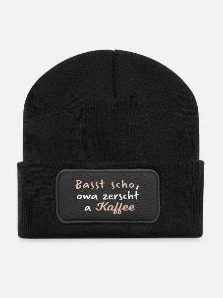 Bast scho owa zerscht a Kaffee - Recycelte Patch Beanie - Schwarz