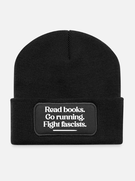 Read books. Go running. Fight fascists. - Recycelte Patch Beanie - Schwarz