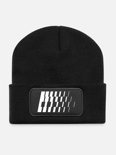 Monochrome diagonale Schrägstriche - Recycelte Patch Beanie - Schwarz