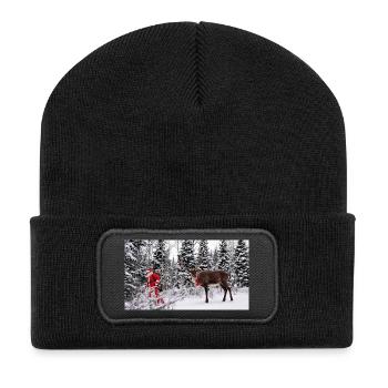 Winter joy: Santa and reindeer in the snow - Recycled Patch Beanie - black - Front