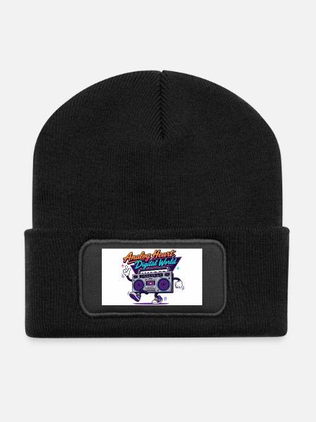 Analoges Herz, Digitale Welt - Recycelte Patch Beanie - Schwarz