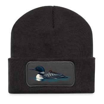 Gemeiner Lote trägt ein Küken auf ruhigem Wasser - Recycelte Patch Beanie - Dunkelgrau - Vorne