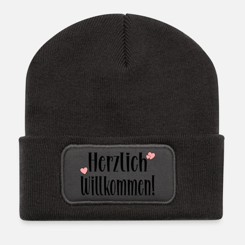 Herzlich Willkommen Sprüche - Geschenke - Recycelte Patch Beanie - Dunkelgrau