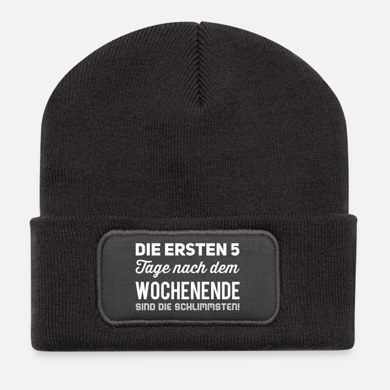 die ersten 5 tage nach dem wochenende sind die - Recycelte Patch Beanie - Dunkelgrau