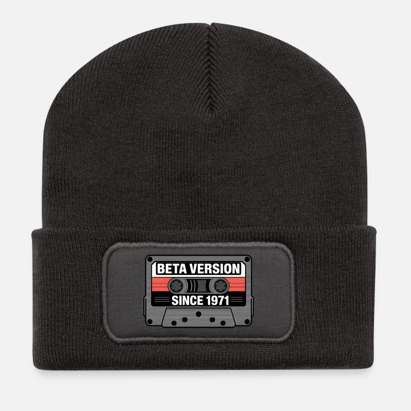 Retro Tape Cassette Design - Recycelte Patch Beanie - Dunkelgrau