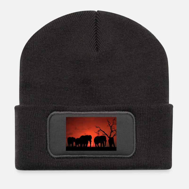 Elefanten bei Sonnenuntergang Silhouette - Recycelte Patch Beanie - Dunkelgrau