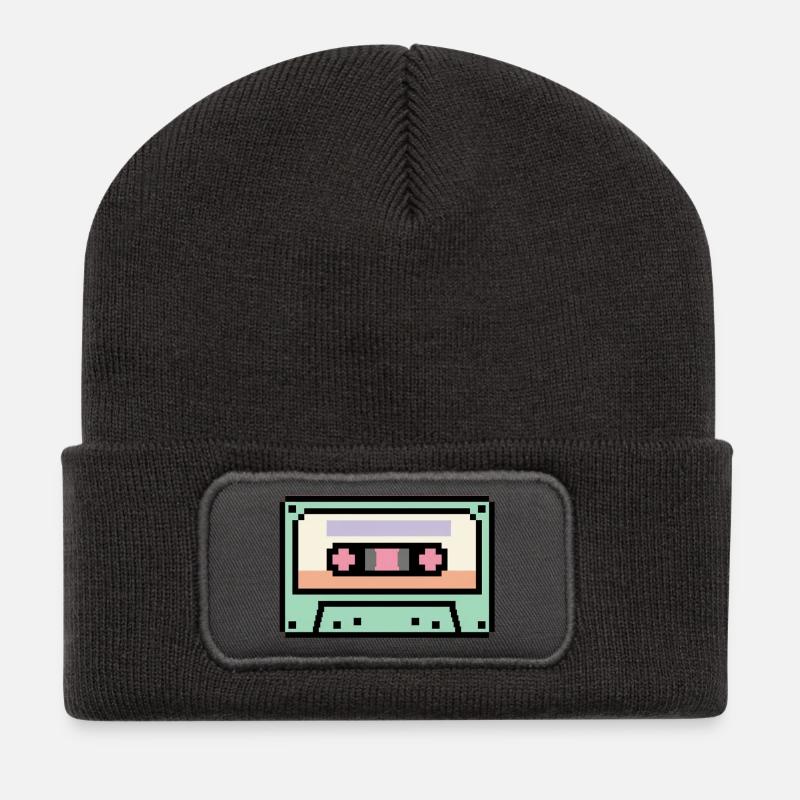 Retro 8-Bit-Pixel-Art-Kassette - Recycelte Patch Beanie - Dunkelgrau