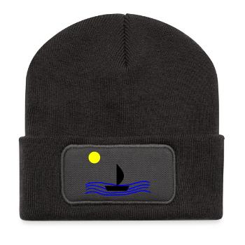 Mit dem Boot auf dem Meer - Recycelte Patch Beanie - Dunkelgrau - Vorne