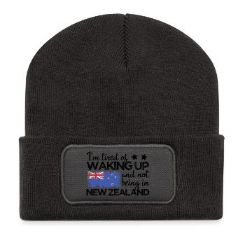 NZ Je suis fatigué de me réveiller sans être en Nouvelle-Zélande - Beanie recyclé à patch - charbon - Devant