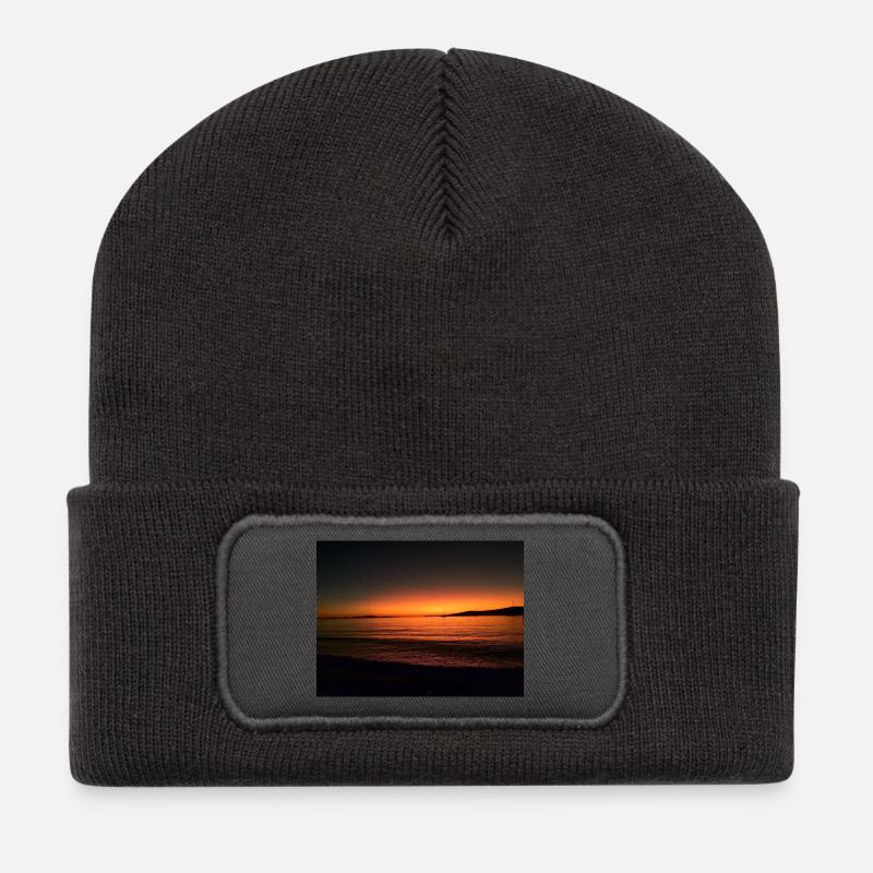Seehaus. B Meer - Recycelte Patch Beanie - Dunkelgrau