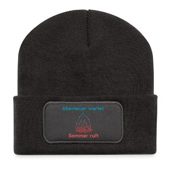 Abenteuer wartet - Sommer ruft! - Recycelte Patch Beanie - Dunkelgrau - Vorne