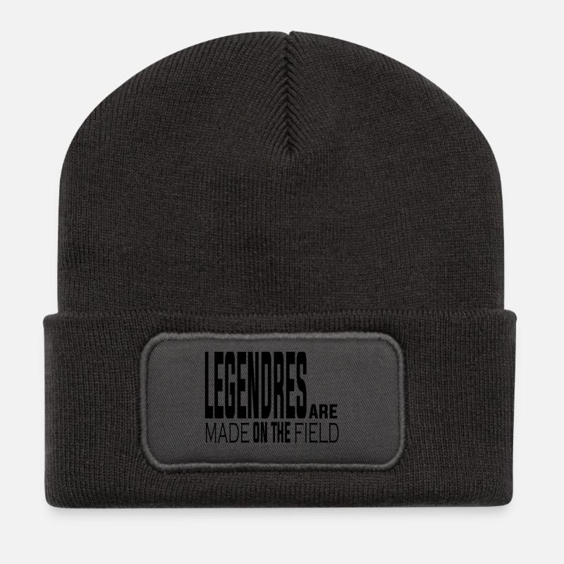 Legendres entstehen auf dem Spielfeld - Recycelte Patch Beanie - Dunkelgrau