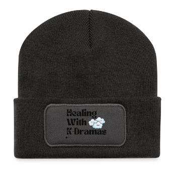 Heilung mit K-Dramen | Niedliches Wolken-Ästhetik-Geschenk - Recycelte Patch Beanie - Dunkelgrau - Vorne