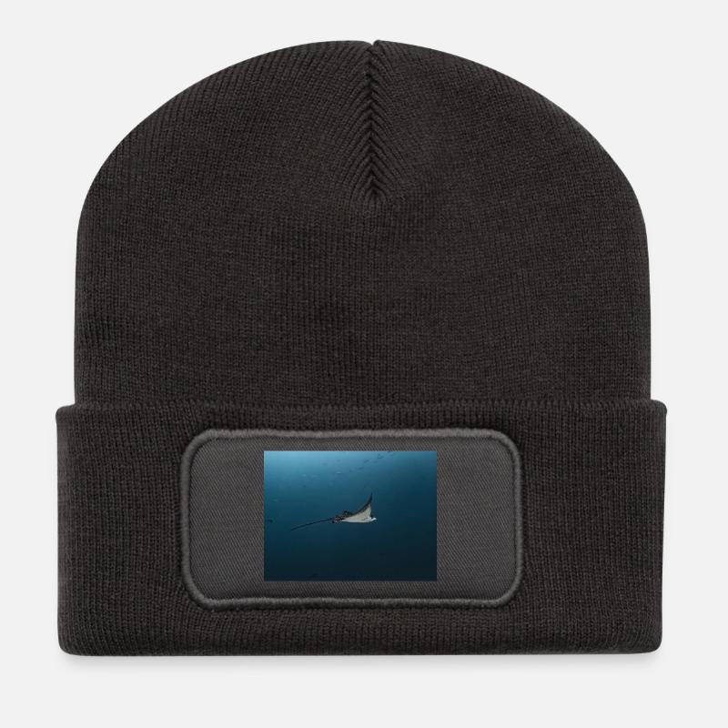 Manta gleiten über den Ozean-Abgrund - Recycelte Patch Beanie - Dunkelgrau