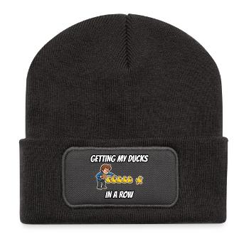 Meine Enten in Ordnung bringen – lustige Idiom-Zeichentrickserie - Recycelte Patch Beanie - Dunkelgrau - Vorne