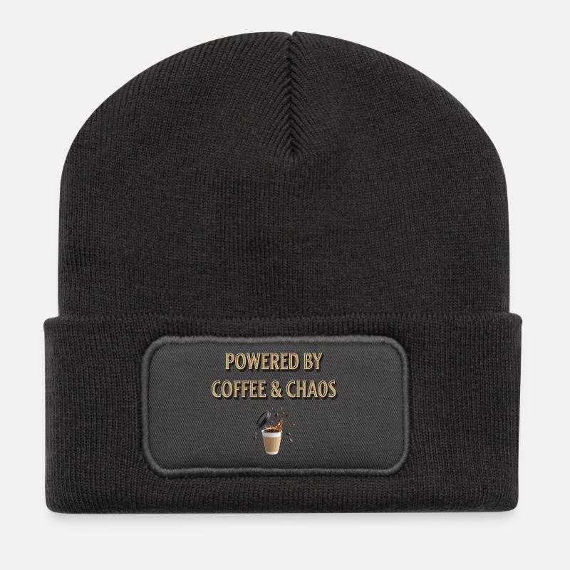 powered by coffee and chaos - Recycelte Patch Beanie - Dunkelgrau