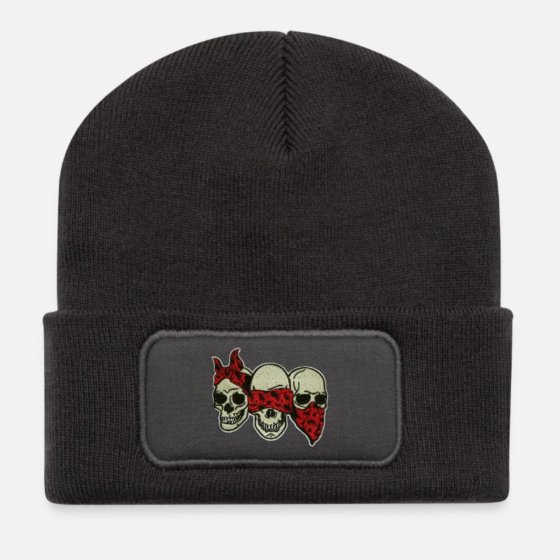 Drei Schädel mit roter Augenmaske / Three Skulls - Recycelte Patch Beanie - Dunkelgrau