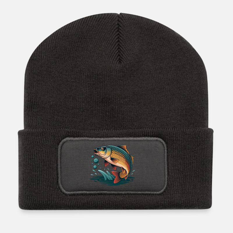 Springender Karpfen  - Recycelte Patch Beanie - Dunkelgrau