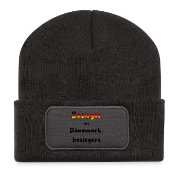 Besieger des Dänemarkbesiegers - Handball - Recycelte Patch Beanie - Dunkelgrau - Vorne