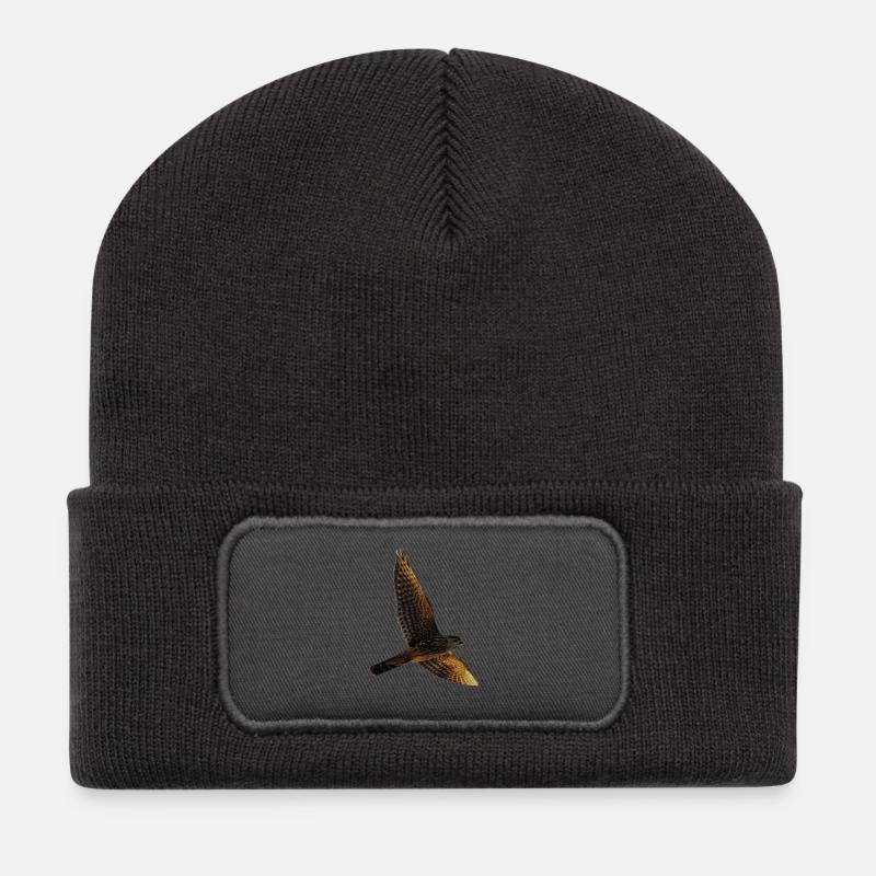 Falke fliegt. Greifvogel - Recycelte Patch Beanie - Dunkelgrau