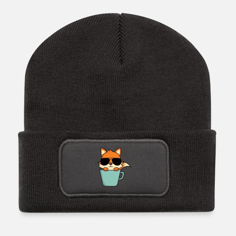Cooler Fuchs in Kaffeetasse - Recycelte Patch Beanie - Dunkelgrau