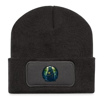 Katze als Samurai in Wald - Recycelte Patch Beanie - Dunkelgrau - Vorne