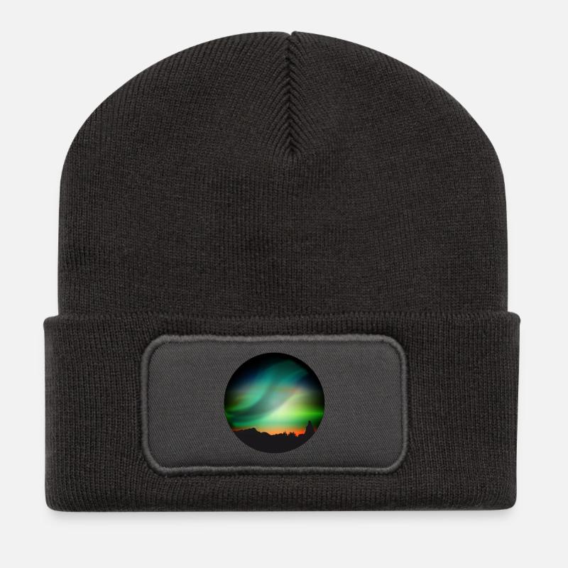 leuchtende Nordlichter wie ein Hauch im Himmel - Recycelte Patch Beanie - Dunkelgrau